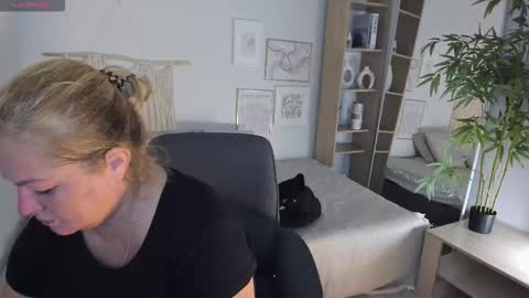 Snapshot of jenniferlight chatting on September 2025 07:27:02 PM Jennifer online show from September 2025 07:27:02 PM
