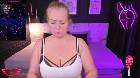 Jennifer online show from October 2025 04:02:02 AM