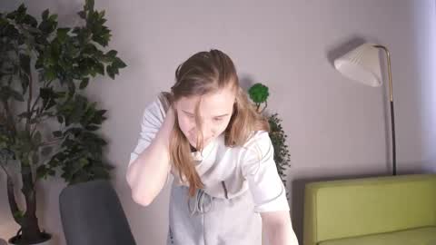 Sofia  online show from April 2026 07:31:01 AM