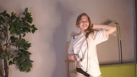 Sofia  online show from April 2026 01:41:01 PM