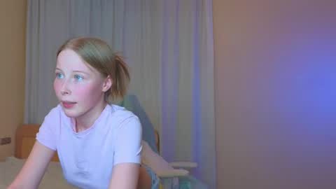 Snapshot of jenny_angelok chatting on December 2024 01:11:02 PM Next broadcast on December 05 subject to change online show from December 2024 01:11:02 PM