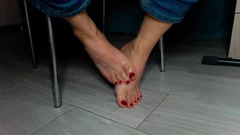 Snapshot of jenny_fighterfeet chatting on February 2025 02:06:02 PM Jenny online show from February 2025 02:06:02 PM