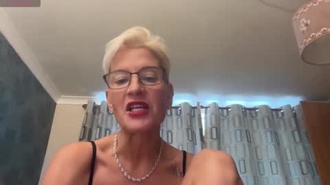 JennyHazel online show from October 2025 01:12:01 PM