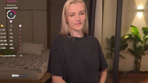 Jen  online show from December 2024 04:35:02 PM