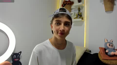 jero independent model online show from November 2025 02:12:01 AM