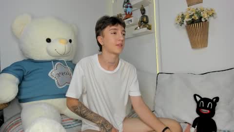 Snapshot of jeremy_salvatore_ chatting on February 2026 12:05:02 PM jero independent model online show from February 2026 12:05:02 PM