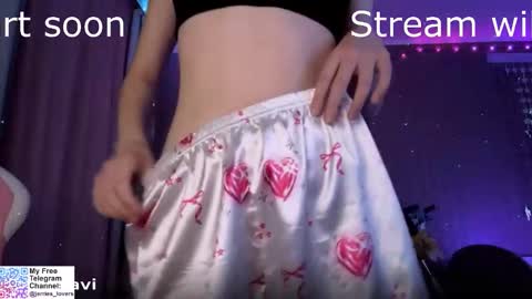 jerrienyhan online show from November 2025 01:02:01 PM