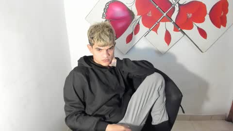 Snapshot of jesshot_bigcock chatting on January 2026 05:13:01 AM jesshot_bigcock online show from January 2026 05:13:01 AM