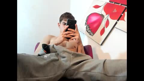 Snapshot of jesshot_bigcock chatting on February 2026 04:02:02 AM jesshot_bigcock online show from February 2026 04:02:02 AM