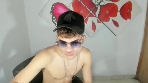 Snapshot of jesshot_bigcock chatting on April 2026 03:10:02 PM jesshot_bigcock online show from April 2026 03:10:02 PM