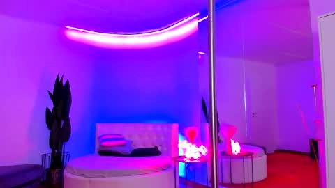 Jessy online show from November 2025 07:12:01 PM