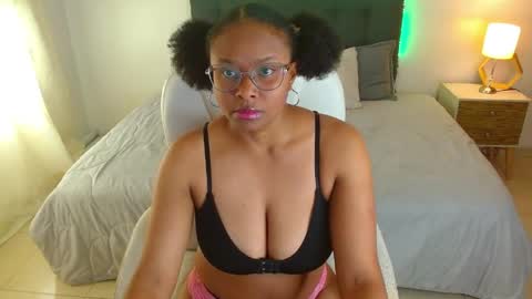 Snapshot of jessika_pearl chatting on April 2026 01:33:02 PM jessika_pearl online show from April 2026 01:33:02 PM