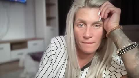 Jessye online show from October 2025 11:11:01 AM