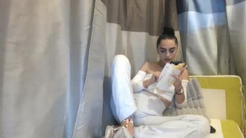 Jessy online show from October 2025 03:34:04 PM