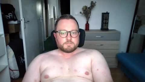 jeuneloup92 online show from October 2025 04:55:01 PM