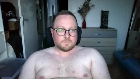 jeuneloup92 online show from April 2026 07:06:02 PM