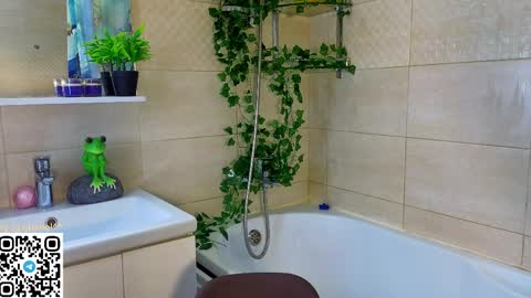 Gwen online show from March 2026 08:31:01 PM