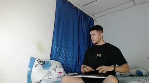 Snapshot of jeycob_happy97 chatting on February 2025 11:26:02 PM Juan David online show from February 2025 11:26:02 PM