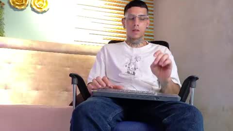 Snapshot of jharol_cardona chatting on July 2026 01:20:01 AM Jharol online show from July 2026 01:20:01 AM