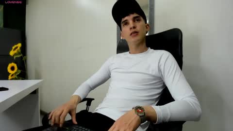 Jheampiero online show from April 2026 07:20:02 PM