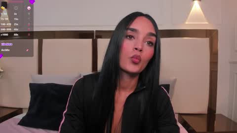 Jhoana  online show from October 2025 03:56:02 PM