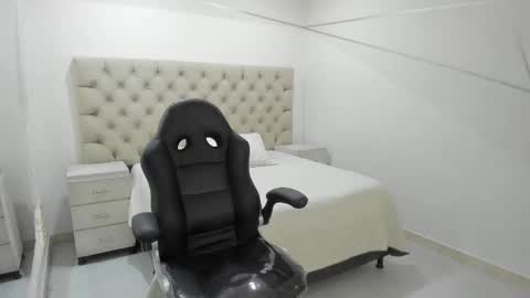 jhoanleandro online show from October 2025 04:02:02 AM