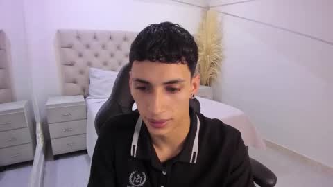 jhoanleandro online show from December 2025 04:10:01 AM