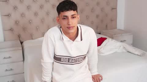 jhoanleandro online show from February 2026 03:32:02 AM