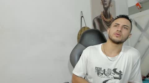 Snapshot of jhonny_flames7 chatting on January 2025 04:02:02 AM jhonny online show from January 2025 04:02:02 AM