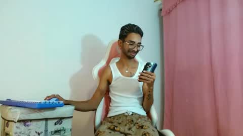 Snapshot of jhonsonvlatino chatting on June 2026 04:26:01 AM jhonsonvlatino online show from June 2026 04:26:01 AM