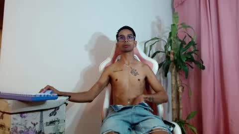 Snapshot of jhonsonvlatino chatting on July 2026 02:03:01 AM jhonsonvlatino online show from July 2026 02:03:01 AM