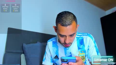 Jhony Alzate online show from November 2025 12:16:02 AM