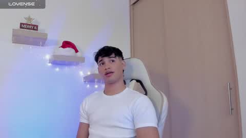 Jimmy Leeh online show from December 2024 10:49:02 PM