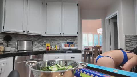 Jiwon online show from September 2025 12:43:01 AM