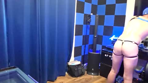 Jizzy Blue online show from May 2026 09:33:02 PM