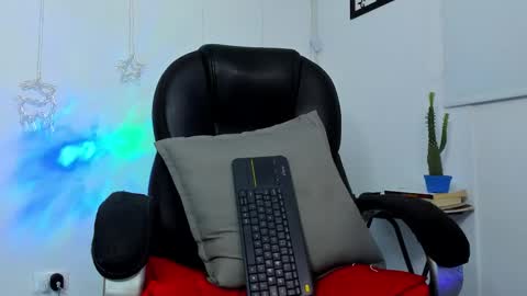 IGJmortton online show from December 2025 12:49:02 AM