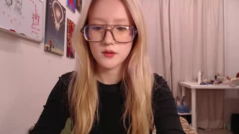 joan_kiss online show from September 2025 05:40:01 PM