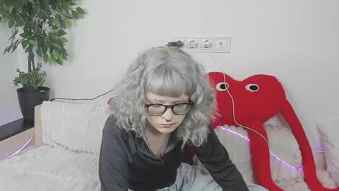 Emma online show from April 2026 04:40:01 AM