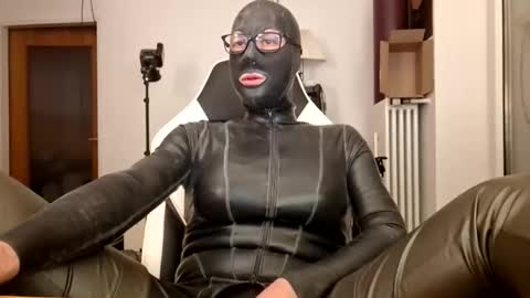 Snapshot of joanesxfree chatting on January 2026 08:12:01 PM The sweetest toy online show from January 2026 08:12:01 PM