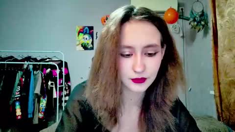 Joannatompson online show from November 2025 01:33:02 PM