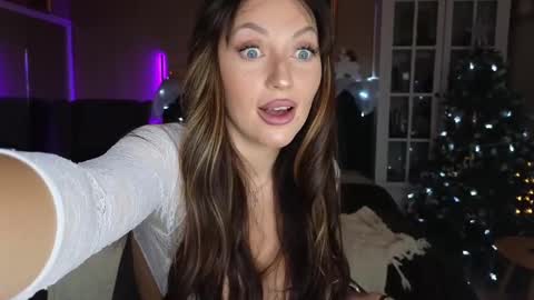 Snapshot of joannee chatting on December 2024 08:31:02 AM Joanne online show from December 2024 08:31:02 AM