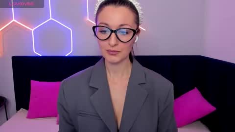 Joan online show from December 2025 01:45:01 AM