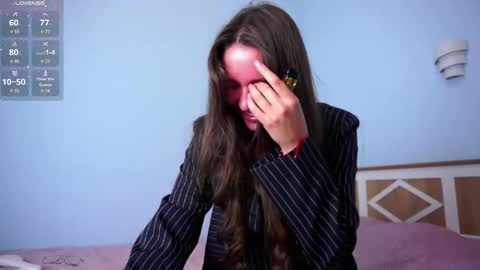 Nicole online show from October 2025 04:24:02 AM