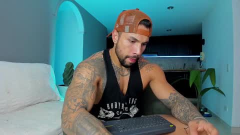 Snapshot of joe_esthetic chatting on January 2025 02:43:02 AM joe_esthetic online show from January 2025 02:43:02 AM
