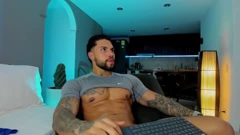 Snapshot of joe_esthetic chatting on February 2025 01:41:02 AM joe_esthetic online show from February 2025 01:41:02 AM