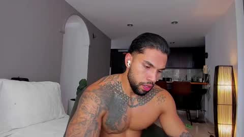 Snapshot of joe_esthetic chatting on October 2025 09:01:01 PM joe_esthetic online show from October 2025 09:01:01 PM