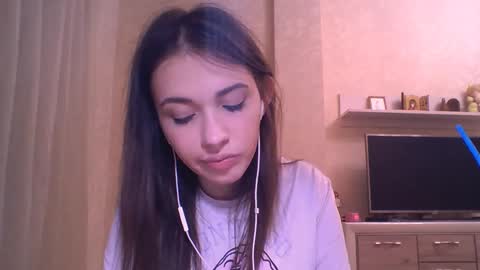 Jennifer online show from November 2025 08:11:01 PM