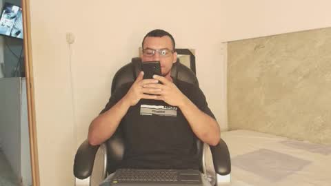 Snapshot of johan_miller1 chatting on February 2026 05:06:01 AM johan online show from February 2026 05:06:01 AM