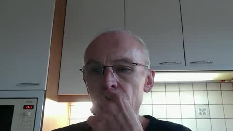 Snapshot of johanforu chatting on November 2025 04:09:01 PM johanforu online show from November 2025 04:09:01 PM