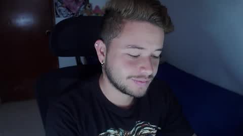 JOHAN independient model online show from November 2025 01:10:01 PM